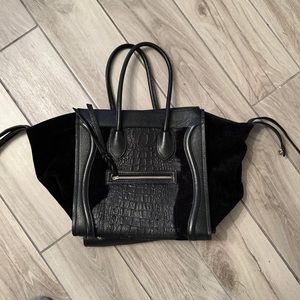 Black shoulder bag